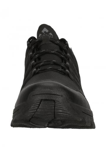 Походные кроссовки