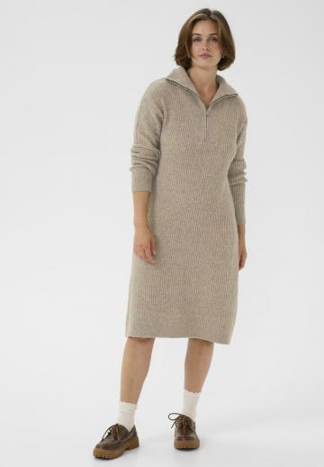 Вязаное платье