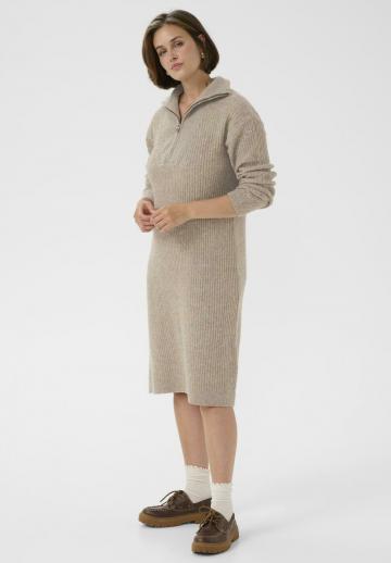 Вязаное платье