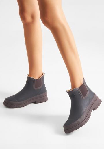 Резиновые сапоги