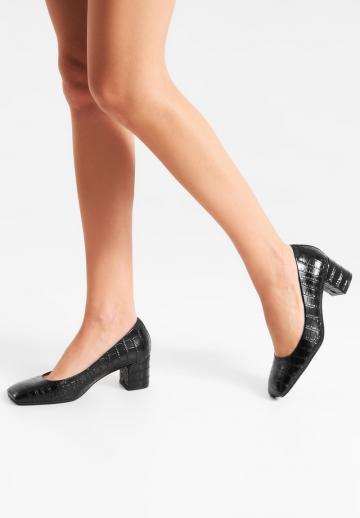 Туфли с высоким носом