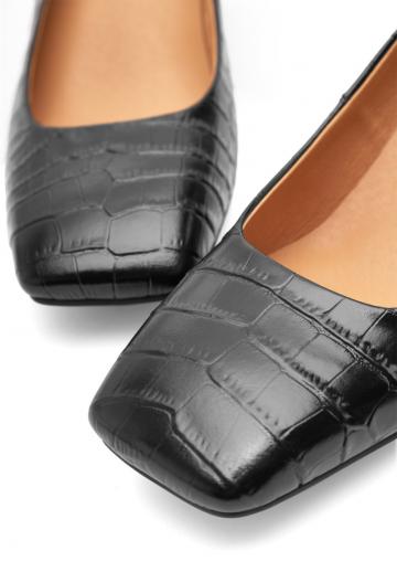 Туфли с высоким носом