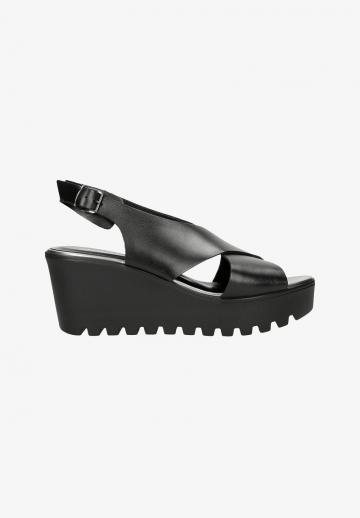 Босоножки на танкетке