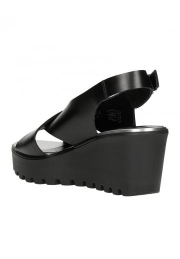 Босоножки на танкетке