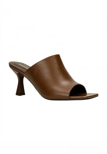 Босоножки на каблуке