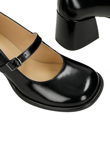 Туфли с высоким носом