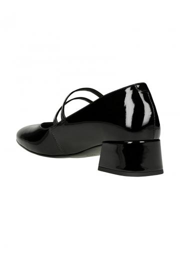 Туфли с высоким носом