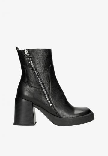 Полусапожки на высоком каблуке