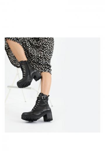 Полусапожки на высоком каблуке