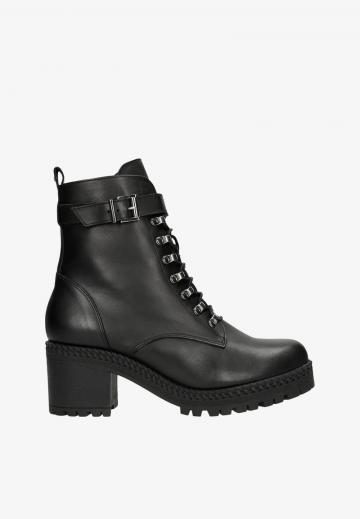 Полусапожки на высоком каблуке