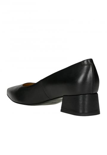 Туфли с высоким носом