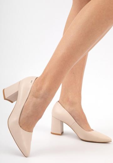 Туфли с высоким носом