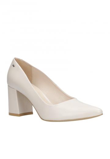 Туфли с высоким носом