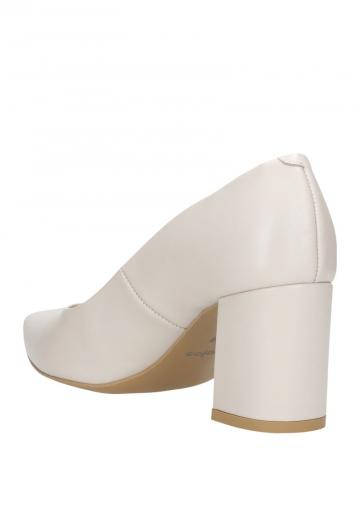 Туфли с высоким носом