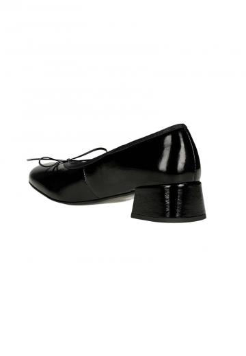 Туфли с высоким носом