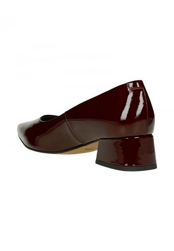 Туфли с высоким носом