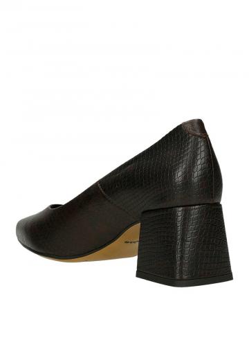 Туфли с высоким носом