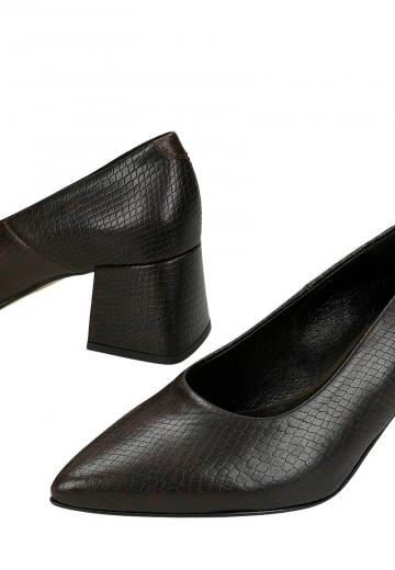 Туфли с высоким носом