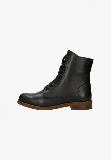 Ботинки на шнуровке