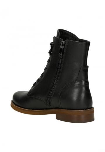 Ботинки на шнуровке