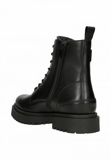 Ботинки на шнуровке