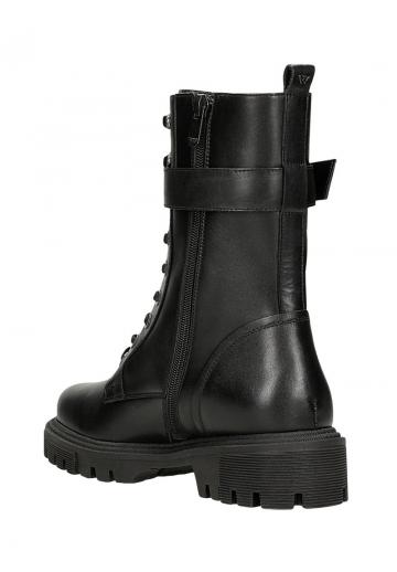 Ботинки на шнуровке