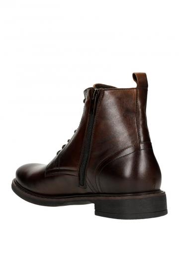 Ботинки на шнуровке