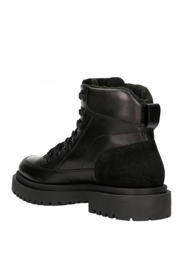 Ботинки на шнуровке