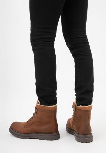 Ботинки на шнуровке