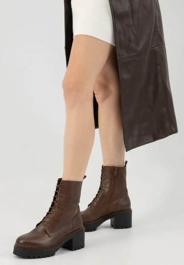 Ботинки на шнуровке