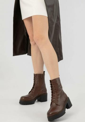 Ботинки на шнуровке