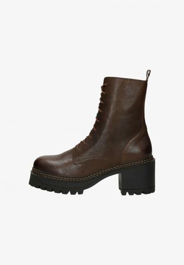 Ботинки на шнуровке