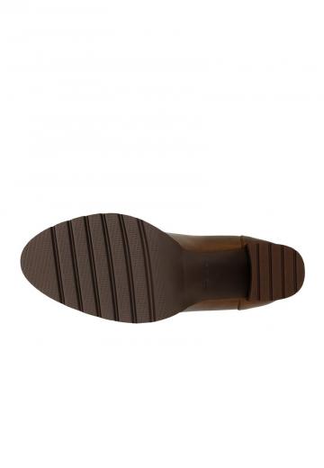 Туфли с высоким носом