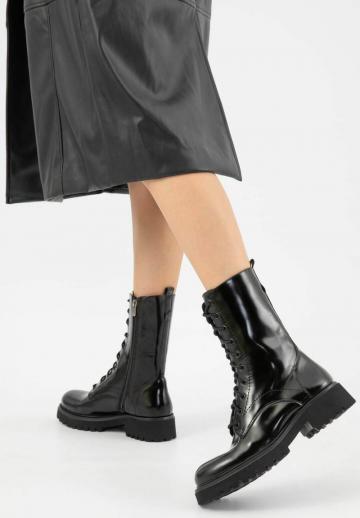 Ботинки на шнуровке