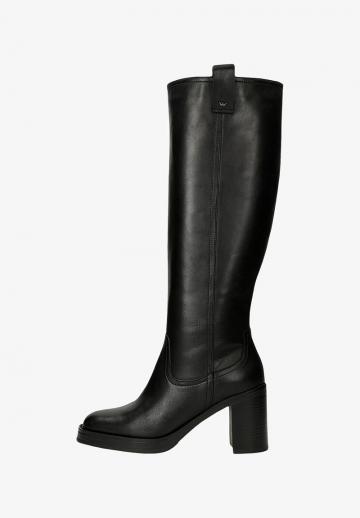 Высокие сапоги