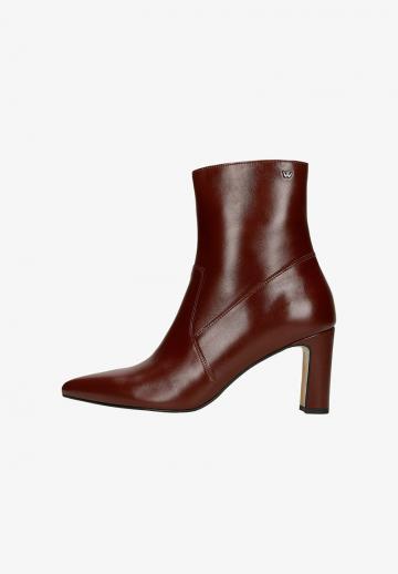 Высокие сапоги