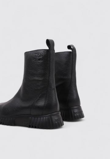 Сапожки на танкетке