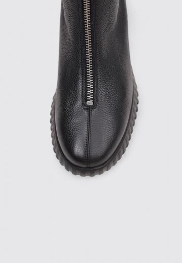 Сапожки на танкетке