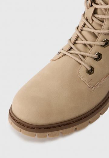 Ботинки на шнуровке