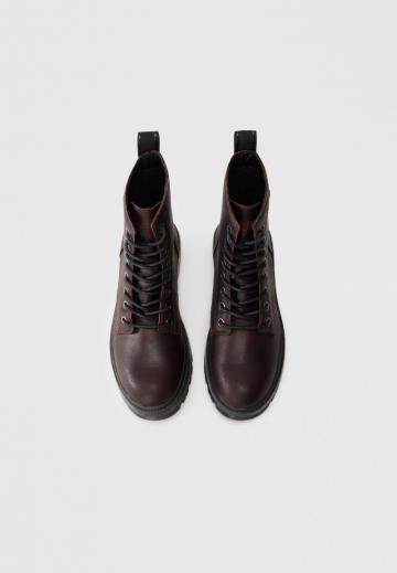 Ботинки на шнуровке