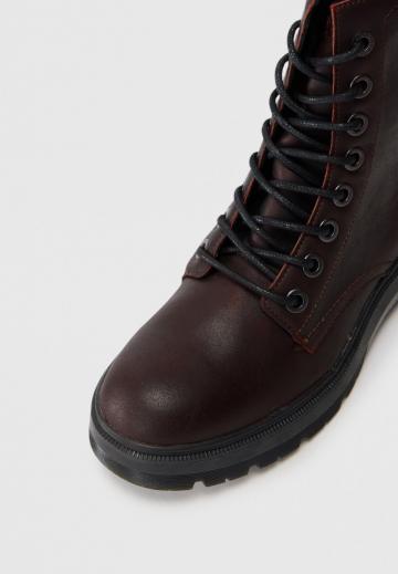 Ботинки на шнуровке