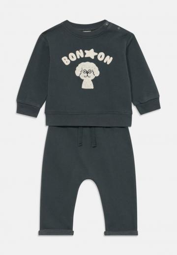 Набор одежды