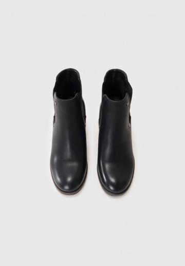 Полусапожки на высоком каблуке