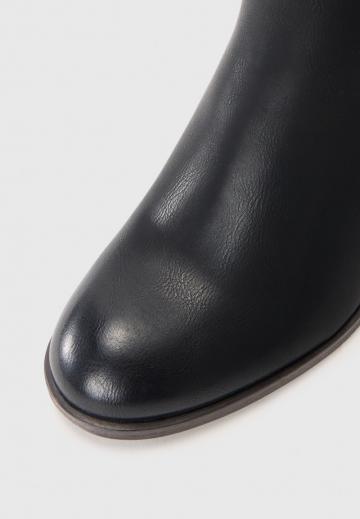 Полусапожки на высоком каблуке