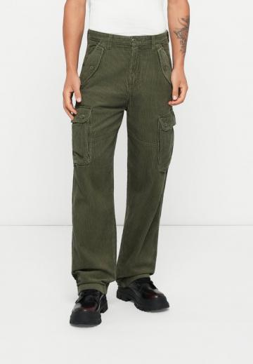 Брюки с накладными карманами