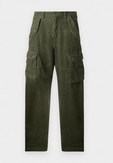 Брюки с накладными карманами