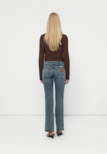 Клешеные брюки