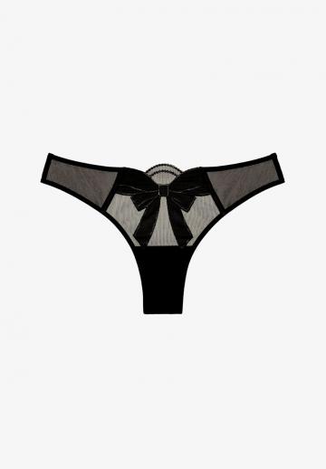 Трусы на бедрах