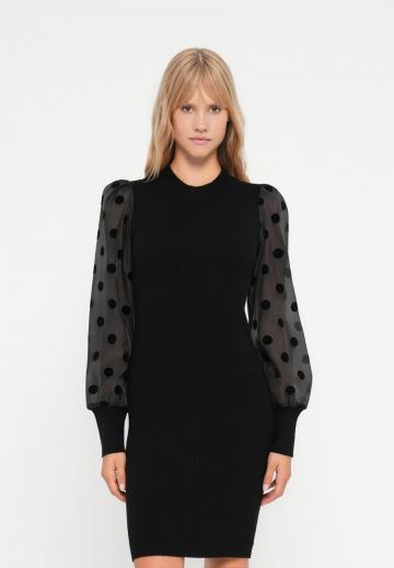 Вязаное платье