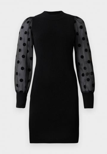 Вязаное платье